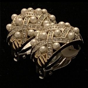 Vintage BasketWeave Gold Tone Rhinestone Pearl Clip On Earrings Perles Matelasse